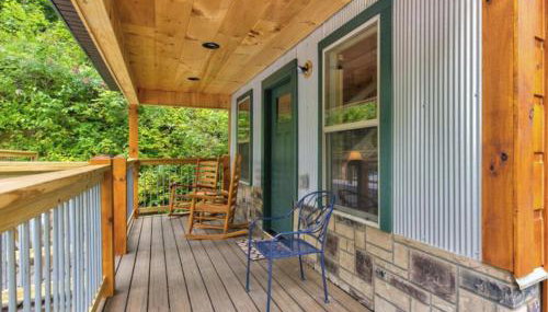 Bearly Hidden: Peaceful Creekside Escape with Hot Tub - Foto 5