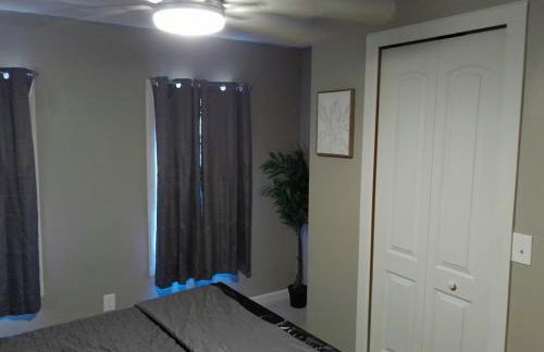 King Bed Creekfront Retreat in Jacksonville - Photo 43