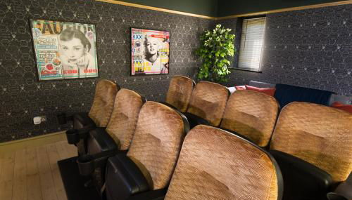 Deluxe 4 or 5 Bed House with Hot Tub, Cinema Room Sleeps 15 - Foto 5