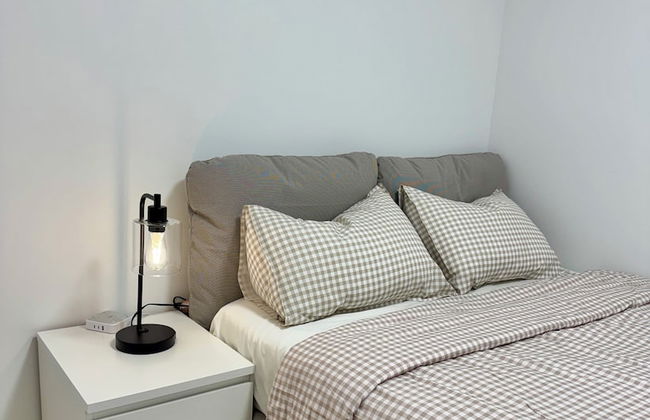 Levida Living - Cozy 2 Bedroom Suite at the Heart of Langley - Photo 3