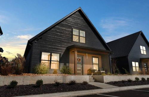 The Luxx - ALL NEW / 4 BD / Poolside / Hot Tub / Lake View - Foto 1