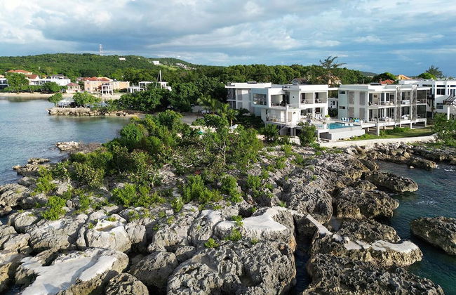 Santosha Whitehouse JM - 10 Bedroom Villa w Private Beach - Photo 53