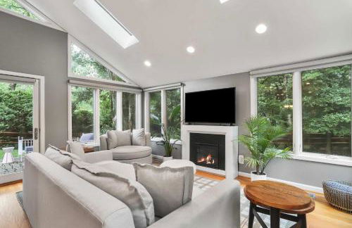 Sojourn Beautiful Home with Beach Access & Backyard - Foto 22