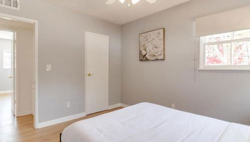 Charming 5 Bedroom Granada Hills House with Pool - Foto 4