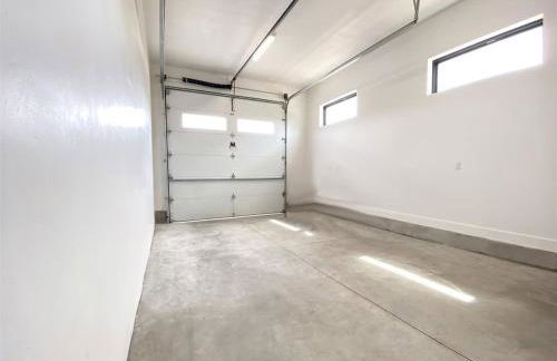 New Ultra-Modern Home Overlooking the Lake - Foto 27