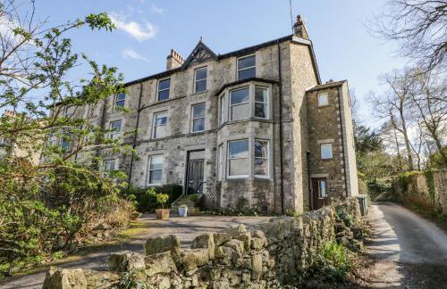 Crow's Nest - Photo 1