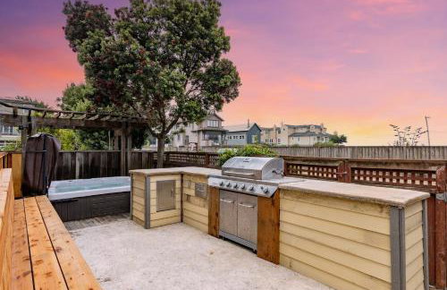 1 block to beach, Private Hot Tub, Fire Pit and BBQ - Foto 2