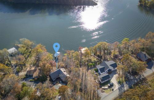 Luxury Lake House w Dock & Game Room - Photo 18