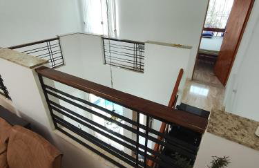 Two-story home with solar-heated pool and 4 bedrooms - Foto 13