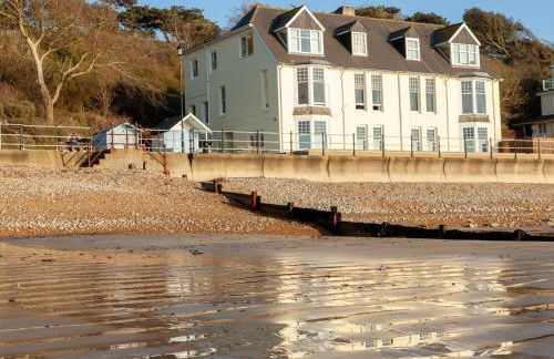 Promenade Apartment with own Beach Hut - Photo 1