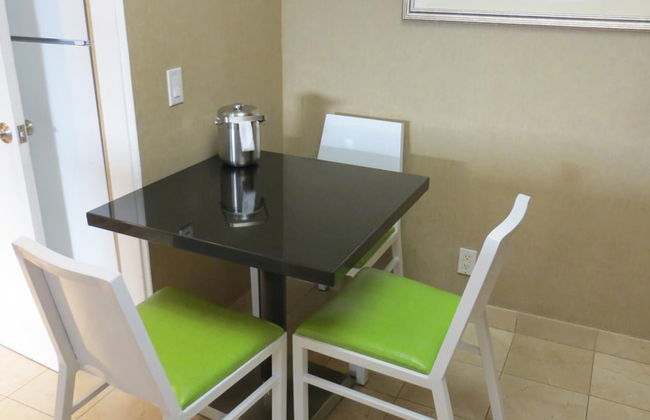 7 Springs Inn & Suites - Photo 19