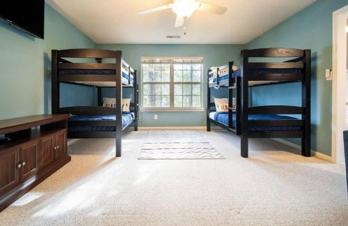 Tropical Oasis with Tiki Bar, Firepit, Seasonal Pool - Foto 19