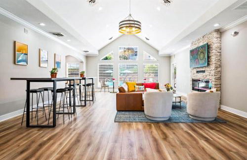 Landing Incredible 2BD Pool Clubhouse - Foto 18