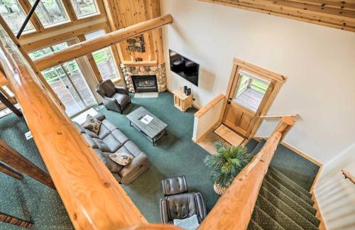 Chalet at Running Y Resort with Wraparound Deck! - Foto 12