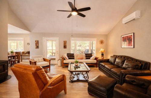 Spacious retreat 4BR AC, SHARC, Hot Tub, Games, Grill, Pets, Fireplace - Foto 5