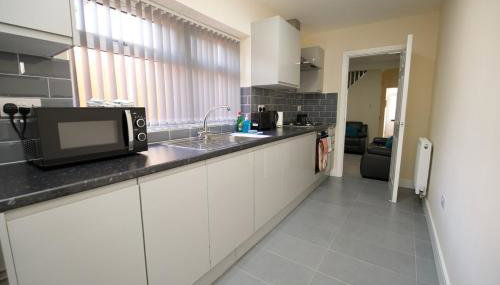 Hastings Manor - Free Netflix, Parking, WiFi & Private Garden - Foto 4