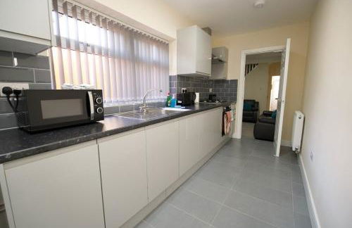 Hastings Manor - Free Netflix, Parking, WiFi & Private Garden - Foto 4