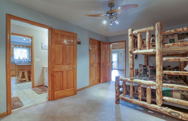 Smoky Mountain Getaway 3 Bedroom Cabin by RedAwning - Photo 6