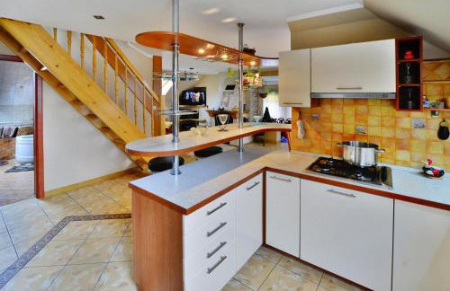 Cottage by Lake Ostrowieckie With Private Beach - Foto 10