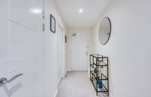 Beautiful Canal Side Apartment - City Centre - Balcony, Secure Parking, Self Check-In, Fast WiFi and Smart TV with Sky TV and Netflix by Yoko Property - Foto 21