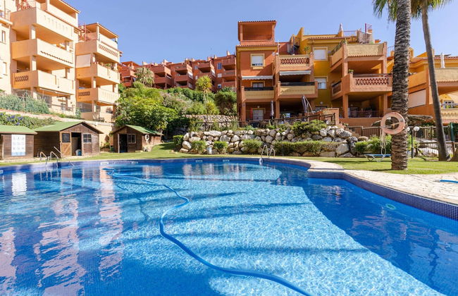 Modern Marbella Getaway - Photo 16