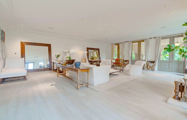 Carolwood - Modern Tuscan Villa With Rolling Lawns and Loggia in Holmby Hills - Photo 78