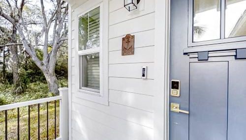 Newly-built 2-story home near the ocean with patio, washer/dryer, streaming - Photo 2