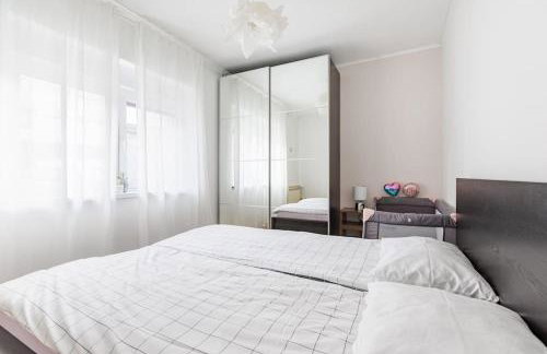 Cozy 2-bedroom house with parking slots - Photo 12