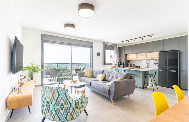 Sunlit Balcony & Coastal Charm by Sea N' Rent - Foto 19