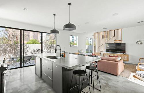 Rooftop Deck, DT City Views, Modern Eastside Oasis - Foto 8