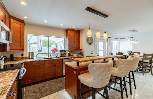 Family Fun 4-bedroom house House with Free Heated Pool & Hot Tub & Game Room & Mini Golf in Chandler - Foto 19