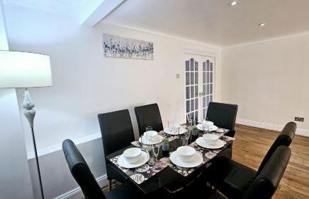 3 BEDROOM, FREE PARKING, WiFi, COSY, 5-BED HOUSE WITH GARDEN - Foto 28