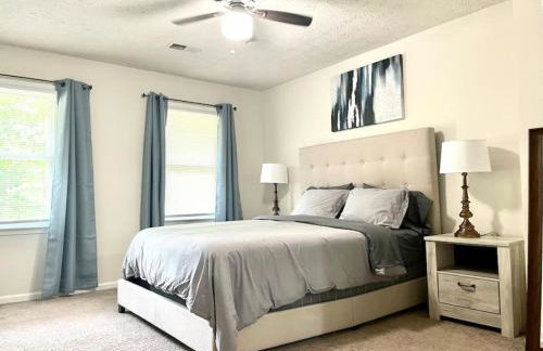 Getaway Home, Huge Yard and Smart TVs in All Rooms - Foto 1