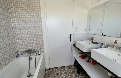 Villa moderne au calme, terrasse, jardin clos, à 500m de la plage de Kairon, proche commerces et loisirs - FR-1-361-372 - Photo 27