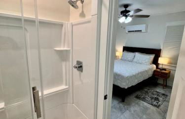 Newest Cottage Downtown. Pet Yes - Photo 14