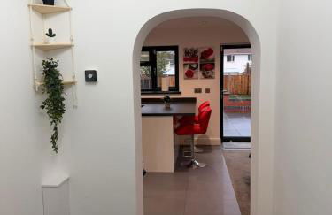 Modern 5 Bedroom Home in Solihull - Entire House - Garden - Contractors - Relocators - Family - NEC - BHX -Sleeps 9 - Foto 20