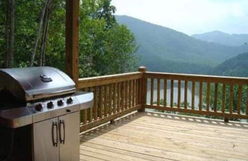 Majestic Manor - Peaceful Modern Cabin Retreat Near Watauga Lake - Photo 10