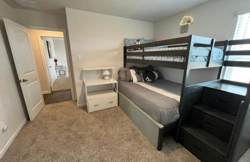 New 4BR Walk to Community Pool & Playground - Foto 16