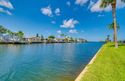 Pool and Beach Access Waterfront Hudson Condo! - Foto 28