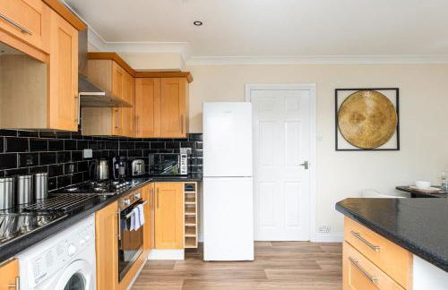 NEW Business & Long Stays- Sleeps7-by FabAccommodation - Foto 22