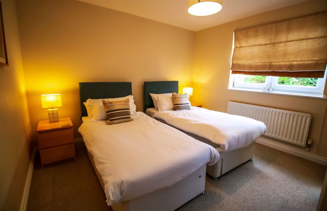 Turnberry Apartments - Photo 16