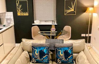 Tranquil retreat with hot tub - Photo 9