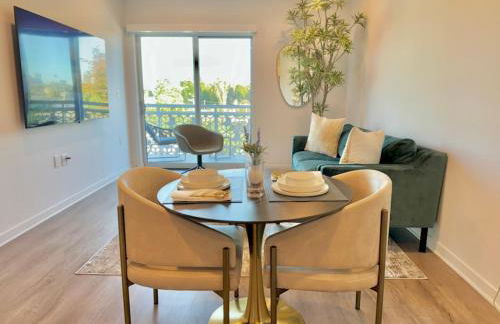 NEW One Bedroom Penthouse, Silver Lake + Parking! - Foto 8