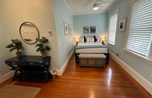 Charming Victorian Home Downtown Newport - Photo 40