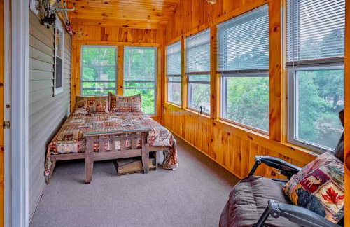 Spacious 5 Bedroom Cabin with Riverview & Black Lake Access - Foto 47
