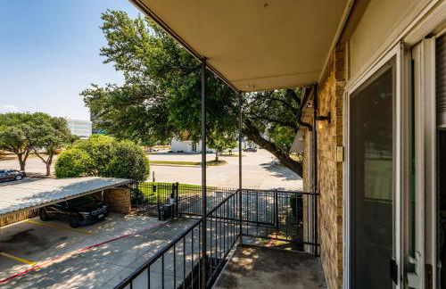 Spacious Preston Hollow Condo - Foto 25