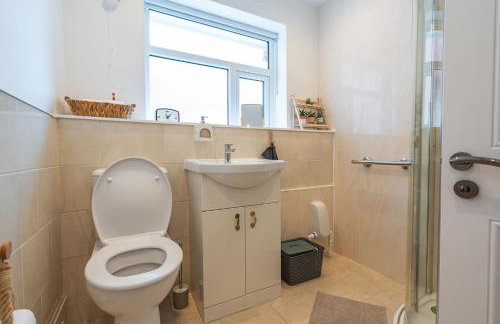 Nature Inspired Bungalow with 3 rooms - 10 mins from Manchester Airport - Foto 17