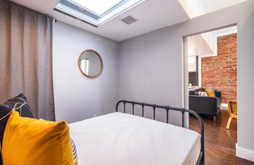 Gaslamp 2BR Upscale Queen Beds with Smart TV - Foto 34