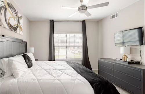 Luxury Apartment in Bricktown Riverwalk - Photo 9