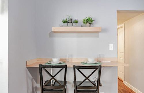 Sunny Midtown Cottage- Midtown Mobile - Photo 23